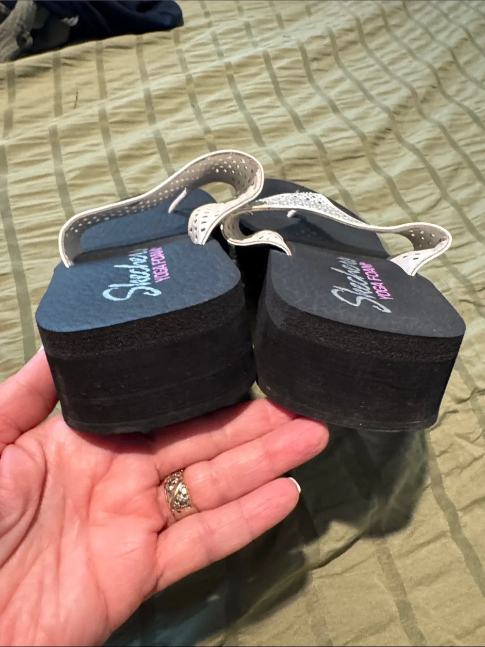 Skechers yoga foam sandals - Picture 3 of 5